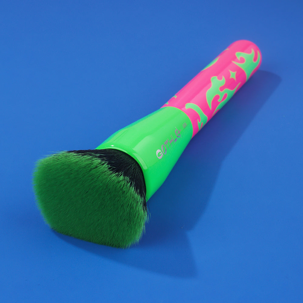it brushes